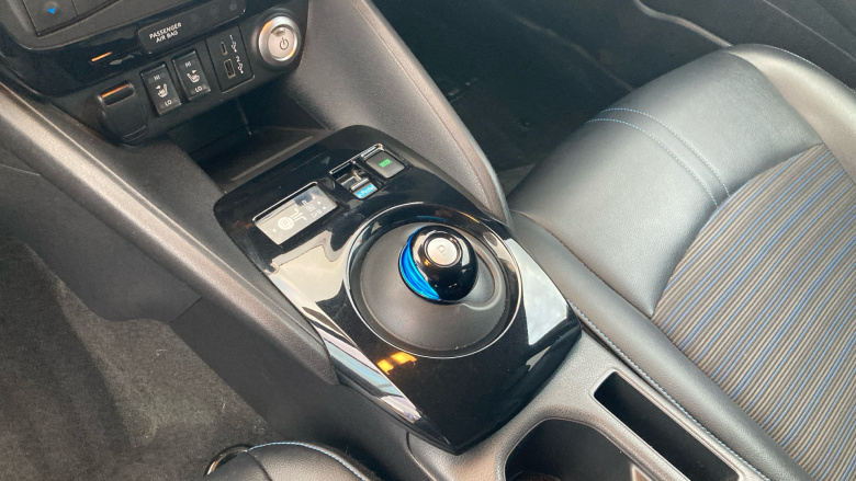 Nissan LEAF 110kW N-Connecta 39kWh 5dr Auto Electric Hatchback